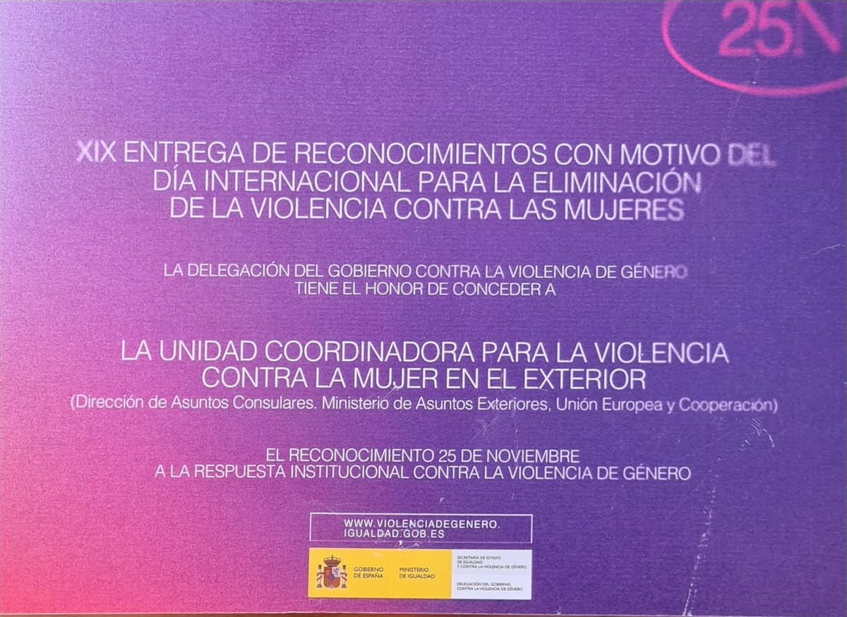 MAECgob's tweet photo. En la XIX Entrega de Reconocimientos por el #25N de @IgualdadGob, el @MAECgob ha sido premiado por su labor institucional en este ámbito.

Desde 2019, la Unidad Coordinadora para la Violencia contra la Mujer en el Exterior ha ayudado a más de 800 mujeres y repatriado a más de 50. https://t.co/Jdv9S6rdwA