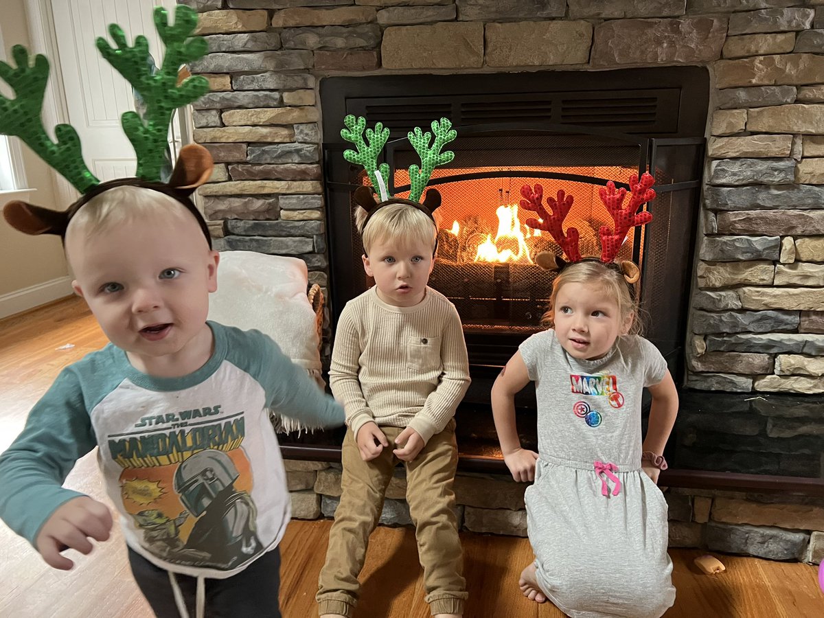 y0_mich's tweet photo. Starting to get into the Christmas spirit πβ€οΈ#yokids @_RobYo https://t.co/sWkh96sQ6E