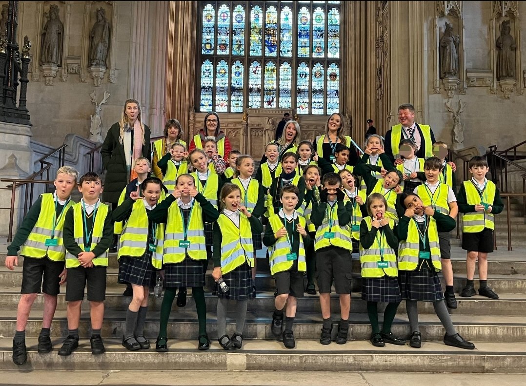 laurai150's tweet photo. Class 3 had a wonderful day in London visiting Downing Street and the Houses of Parliament. They had the opportunity to have a look around the Palace of Westminster, the Houses of Commons and Lords, then at The Speakers House to ask a variety of questions to @LindsayHoyle_MP https://t.co/krv88x34M1