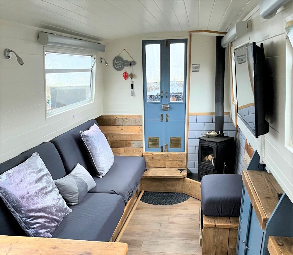 Follow this star this festive season! abcboatsales.com/boat-sales/nor… #NorthStar #BlackwaterMeadowMarina #LlangollenCanal #LiveAboard #HolidaysAfloat #LifesBetterByWater #BoatSales