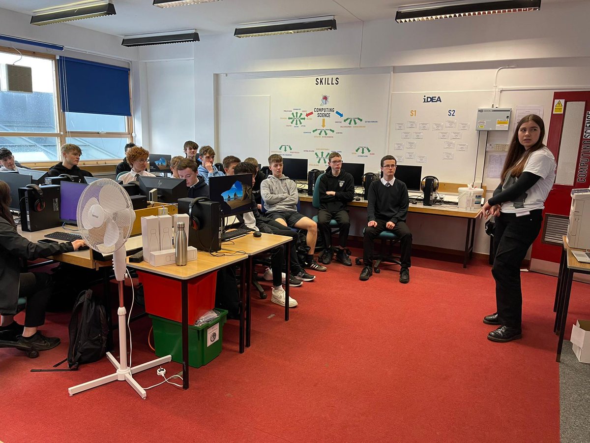 Our @BlairgowrieComp and @BHSDesign_Tech cohorts learning about the #graduateapprenticeship opportunities from @UofGGAs .Thank you to @UofGGAs for slides and giveaways and to apprentice Software Developer Lucy Mitchell for taking time to talk with our students. #dyw #compsci