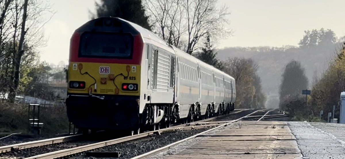 PlatformEdge1's tweet image. Some other photos from today…

Locations: Craven Arms and Hereford #Class67 #Class82 #Class175