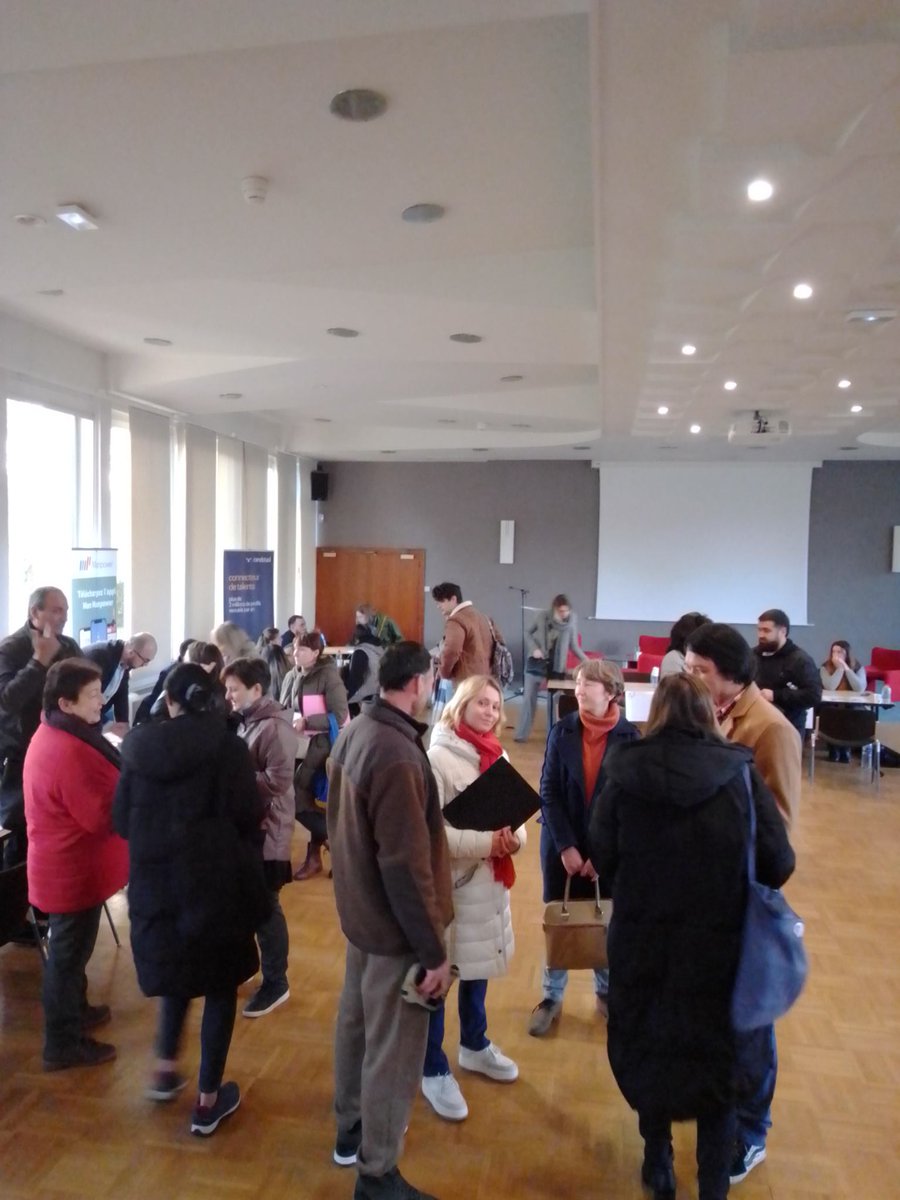 Ce matin job dating à la maison des entreprises de Loir-et-Cher ➡️rencontre de 12 employeurs et 50 déplacés ukrainiens avec DETSPP , @pole_emploi, ASLD, Mobilité 41 et Job 41, UMIH Loir et cher 👏et merci à tous @poleemploi_RCVL <a href="/AlineKuntz41/">Aline Kuntz</a>