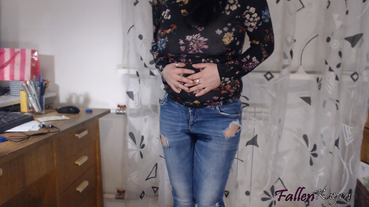 KayraFallen's tweet photo. Wetting my jeans with pee by FallenKayra @manyvids https://t.co/ub139ZOsHF https://t.co/4PyIeWvMPp