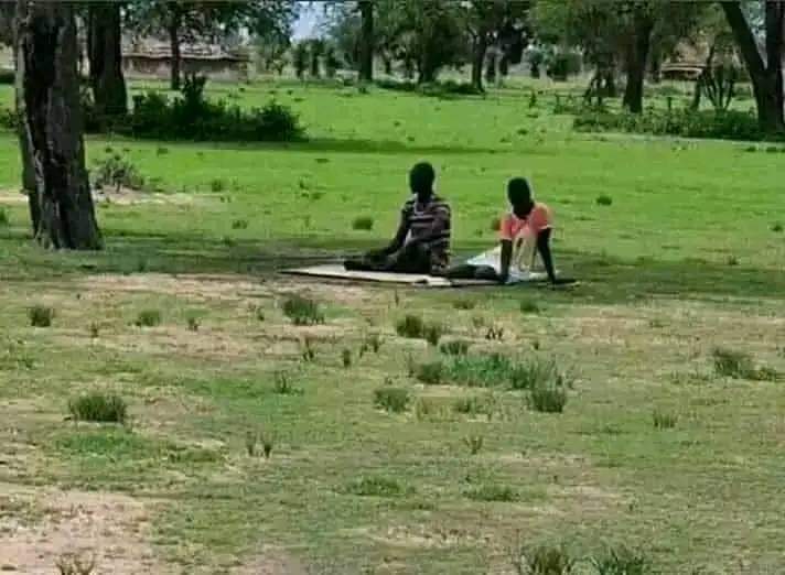 mar_chol's tweet photo. Before the so called digital world came in and tormented our rich cultures, this was how to date and chill with Eve. https://t.co/3w0BO3f4uk