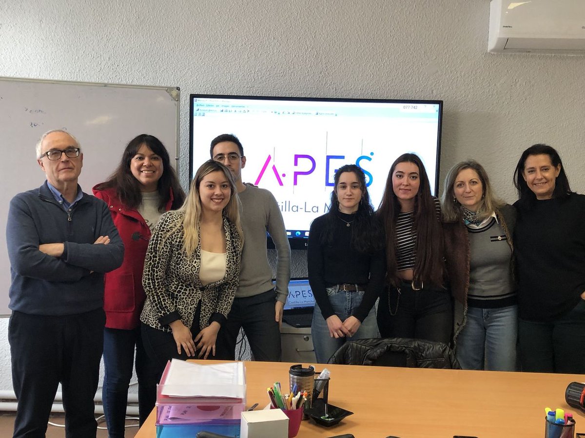 IESUNIALBACETE's tweet photo. "SI NO HAY DOS PERSONAS IGUALES... ¿POR QUÉ VESTIRNOS IGUAL?" lema del PROYECTO de nuestros alumnos de 2º CFGS Patronaje y Moda del  @IESUNIALBACETE  "AB PATRONS"nombre comercial para  el  #HackathonDigitalFP. SUBCAMPEONES entre 1600 alumnos de fp y 250 proyectos #APES_CLM #FP https://t.co/kHI3uAGHEJ