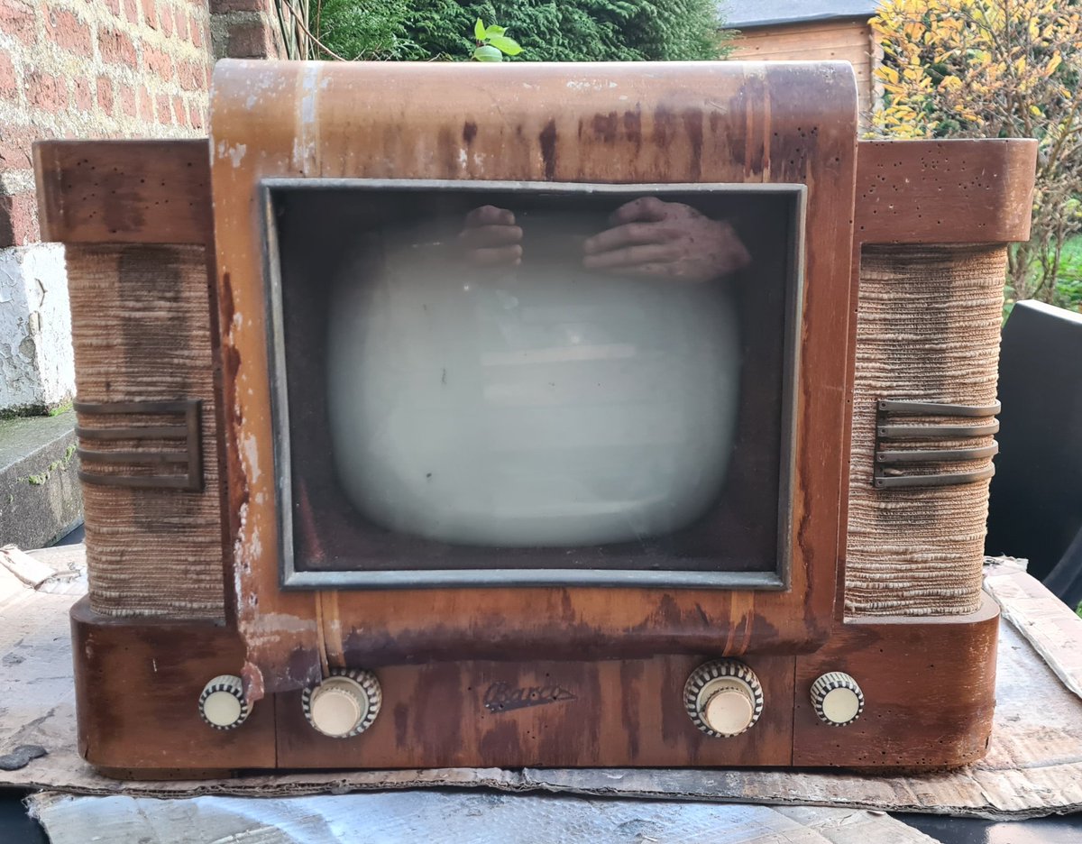Ribstick's tweet photo. One of the first television models from Barco, +/- 1952-1953. The poor little fellow is in very bad condition and will need a lot of love and care and a lot of hours to be restored. https://t.co/YwhXYa8DuF