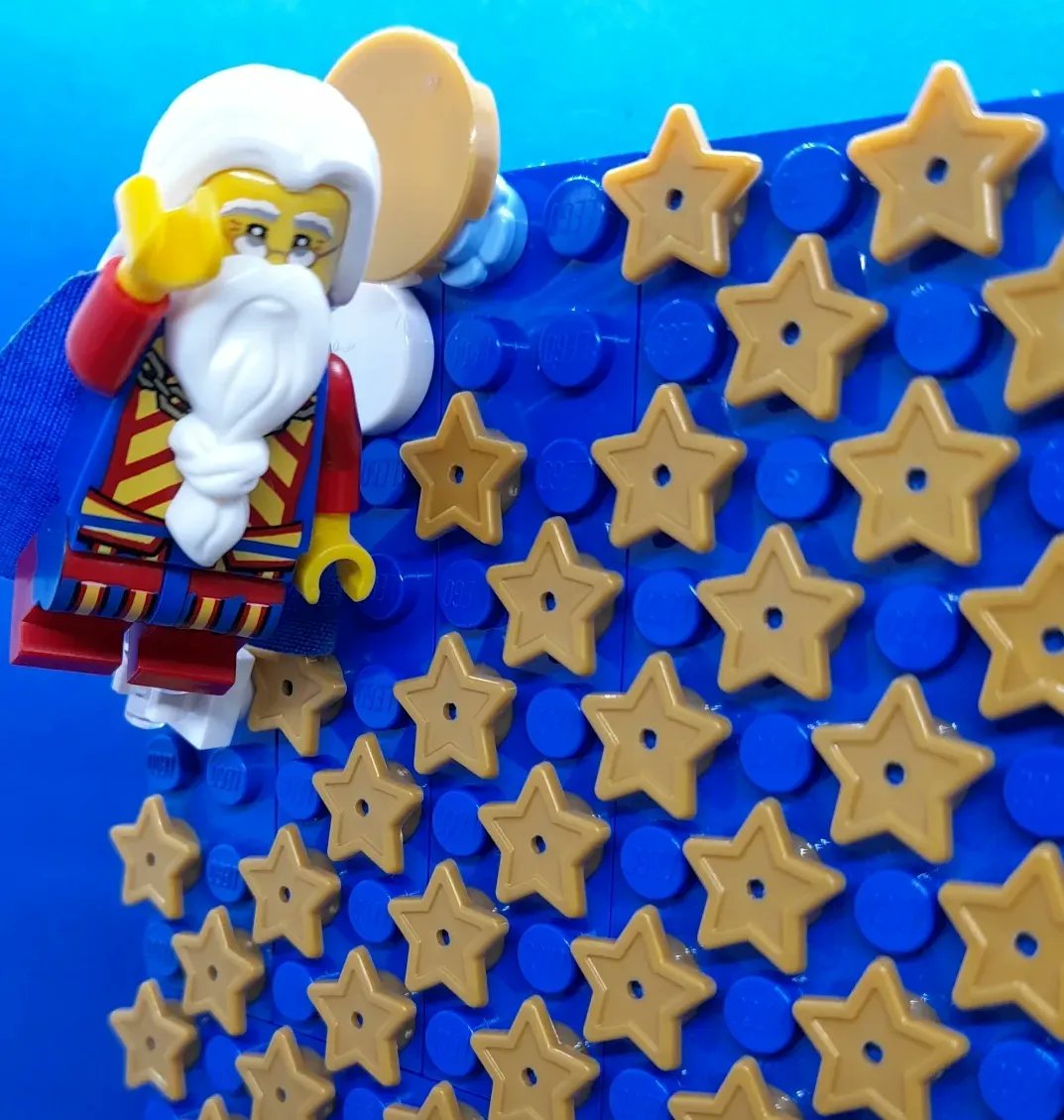 mog21's tweet photo. Today 25 November is the #feast of #Saint #Catherine of #Alexandria here tied to a #column by The #Limbourg #Brothers reinterpreted in @LEGO_Group after original from the #Belles #Heures @metmuseum #limbourgbrothers #bellesheures #ducdeberry #saintcatherine #LEGO #gothicart #halo https://t.co/upwhi7CK44