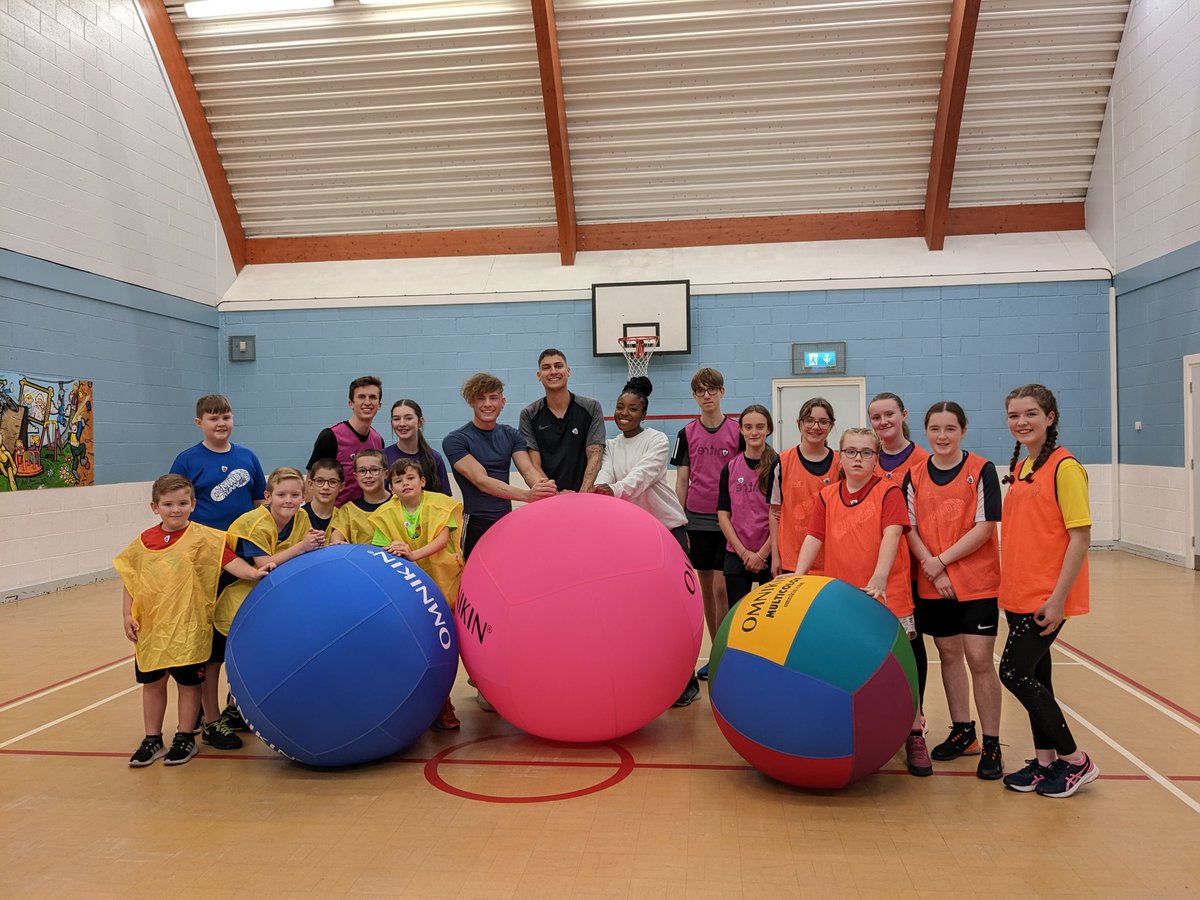 Madrunners1's tweet photo. Did you spot our Mini &amp; Teen MadRunners on Blue Peter
tonight? Harry and Nathan applied for a Sport's Badge this Summer and all 3 presenters wanted to come and learn about #Kinball and present the badges in person!
#TeamMadRunners #MadRunnersFamily @KINBALLUKREAL @StreetGamesNor1 https://t.co/K2KKhoHpdT
