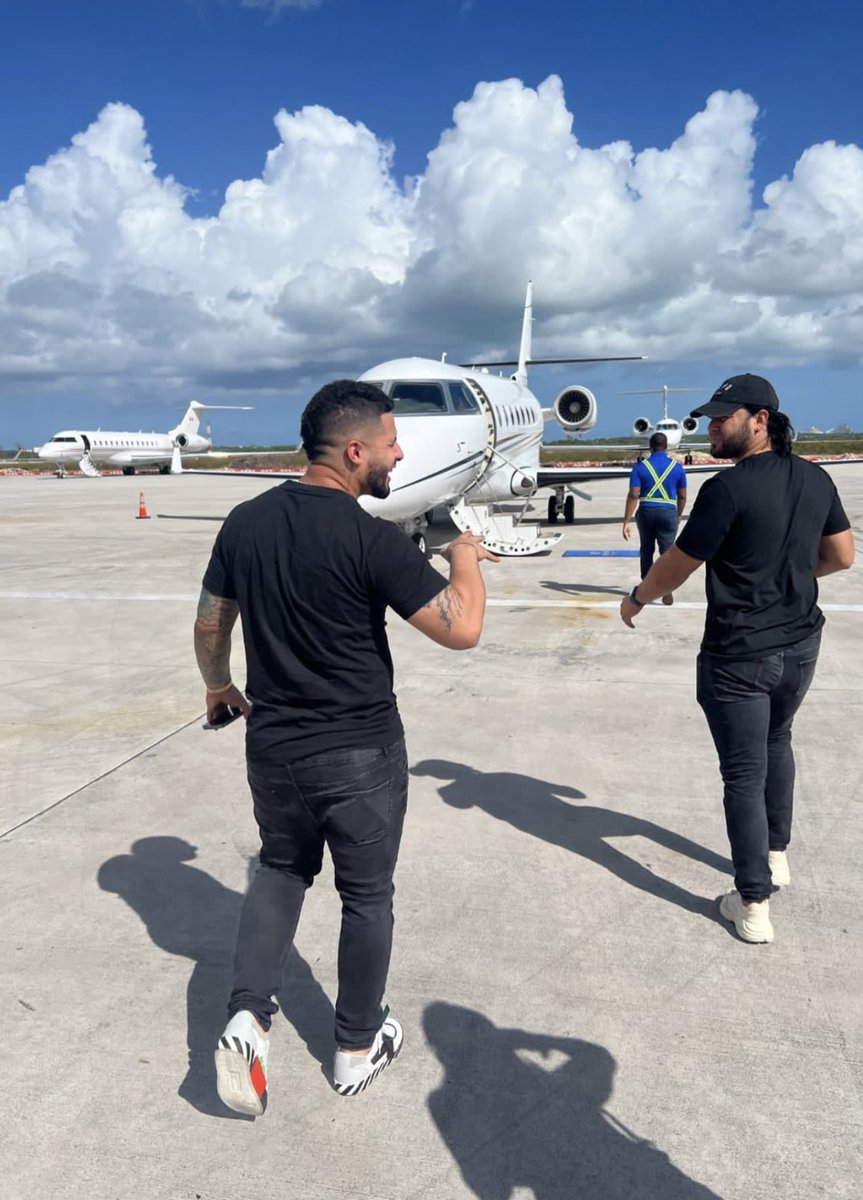 usebeisbol's tweet photo. ✈️✈️🇻🇪 Gleyber David y Eugenio Suarez .. https://t.co/5hFkcQ6jwo