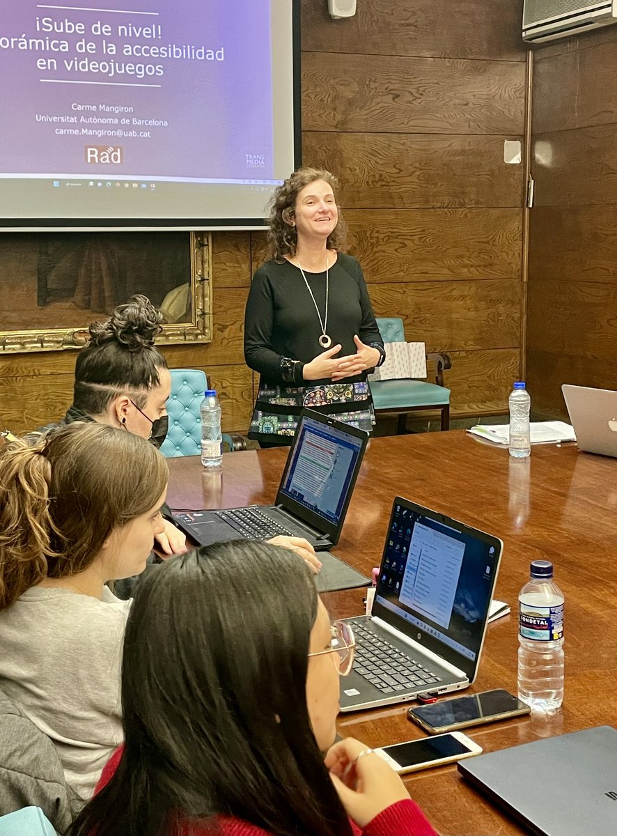 MasterTRAVLOC's tweet photo. 👉🏻 Clausura Carme Mangirón Hevia. @CarmeMangiron  «¡Sube de nivel! Panorámica de la accesibilidad en videojuegos» 👾

IV Jornadas universitarias de Traducción Audiovisual y Tecnologías de la Traducción @MasterTRAVLOC UAM-UCM 
 #accesibilidad #locgames #tradgames #travloc https://t.co/g5801gMear