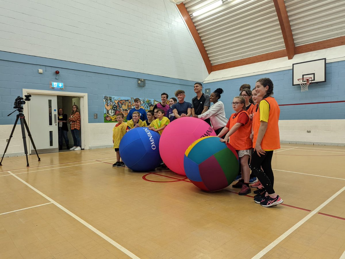 Madrunners1's tweet photo. Did you spot our Mini &amp; Teen MadRunners on Blue Peter
tonight? Harry and Nathan applied for a Sport's Badge this Summer and all 3 presenters wanted to come and learn about #Kinball and present the badges in person!
#TeamMadRunners #MadRunnersFamily @KINBALLUKREAL @StreetGamesNor1 https://t.co/K2KKhoHpdT