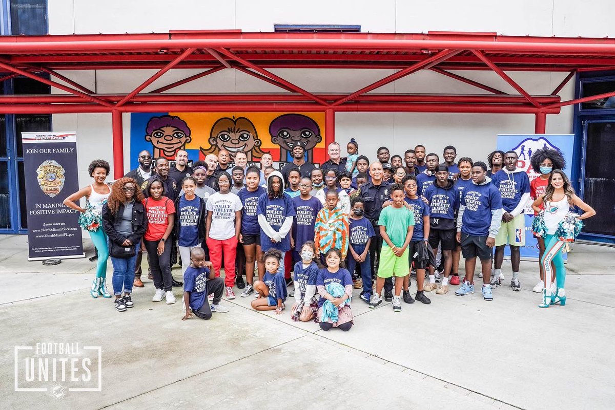 A great week giving back to our community 💙 

This week, the <a href="/MiamiDolphins/">Miami Dolphins</a> fed more than 9️⃣,0️⃣0️⃣0️⃣ with Thanksgiving meals throughout South Florida 🙌 #FootballUNITES