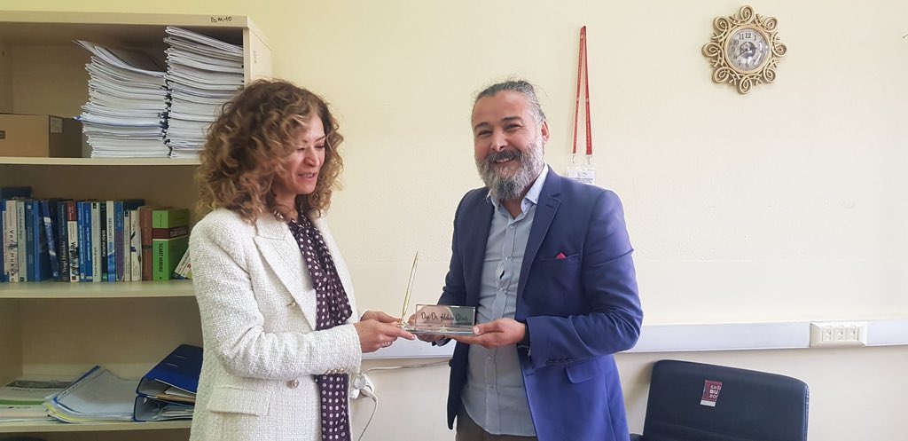 Meslek Yüksekokulumuz Öğretim Elamanlarından Dr. Hakan GÜNEŞ doçent ünvanı kazanmıştır ☺️
@bartinedu <a href="/uzun_orhan/">ORHAN UZUN</a> <a href="/GencLermi/">Ayşe Genç Lermi</a> <a href="/PDB_BARU/">Bartın Üniversitesi Personel Daire Başkanlığı</a> <a href="/BARU_gensek/">BARU Genel Sekreterlik</a> 

⬇️⬇️⬇️
myo.bartin.edu.tr/haberler/mesle…