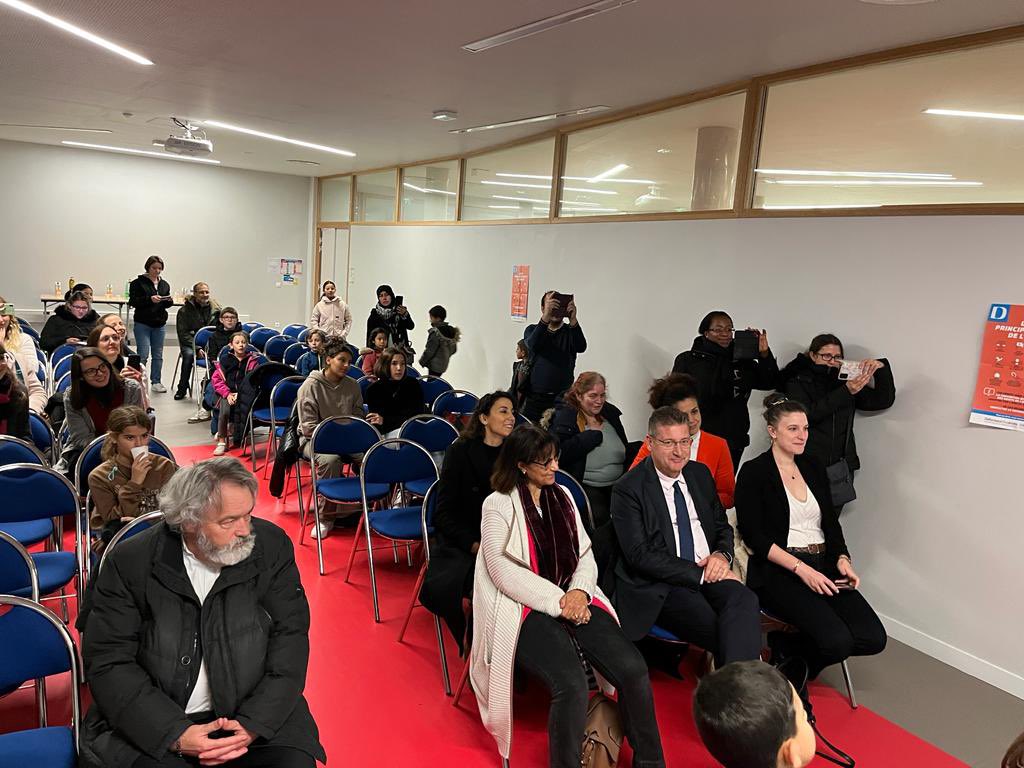 Cérémonie de labellisation E3D niveau 2 pour l’école Jean Moulin et le #collegeautissier <a href="/HerblaysurSeine/">Ville Herblay-sur-Seine</a>. Merci aux professeurs investis et bravo aux élèves. Merci <a href="/PhilippeRouleau/">Rouleau Philippe</a> pour sa présence.
