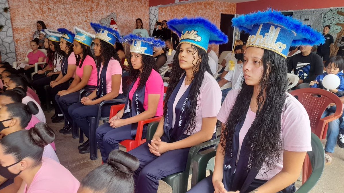mirelct's tweet photo. #25Nov || Se llevó a cabo la graduación de Adolescentes de la Entidad de Atención Dr. José Gregorio Hernández, en educación básica y bachillerato, dando garantía plena al derecho a una educación de calidad. 

#DiálogoDePaz @NicolasMaduro @delcyrodriguezv https://t.co/qyiAeo0dLe