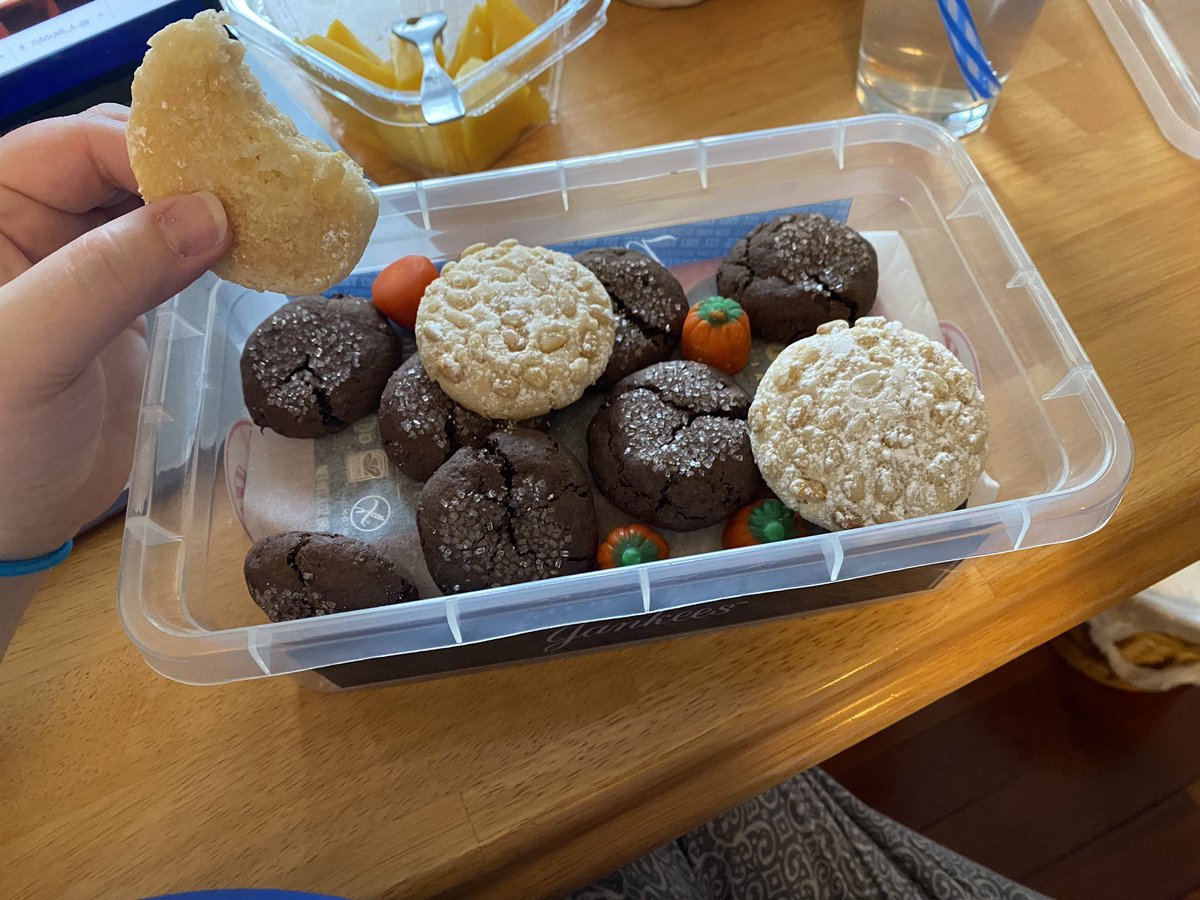tateellen's tweet photo. #findjoyineachday 
Thank goodness for urgent care and prednisone and cookies from my aunt! https://t.co/JL6gzLcxzD