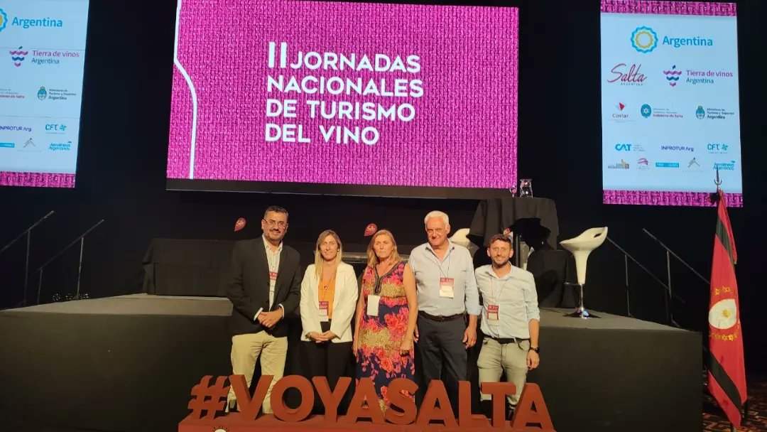 SecTurLaRioja's tweet photo. 🍇🍷La Rioja participa de las ll Jornadas Nacionales de Turismo del Vino en Salta mostrando la amplia oferta turística que proponen nuestras bodegas y una destacada degustacion de vinos riojanos.
#MeEncantaLaRioja https://t.co/XwiDb0e1gd