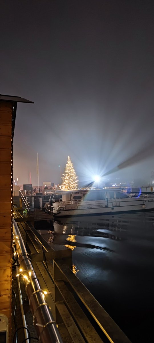 queeni2821's tweet photo. Gruss vom #weihnachtsmarkt am #SpreeUfer in Berlin🎅Glühwein gluck gluck 🎅🤣🤣 https://t.co/ipCjHVeumQ