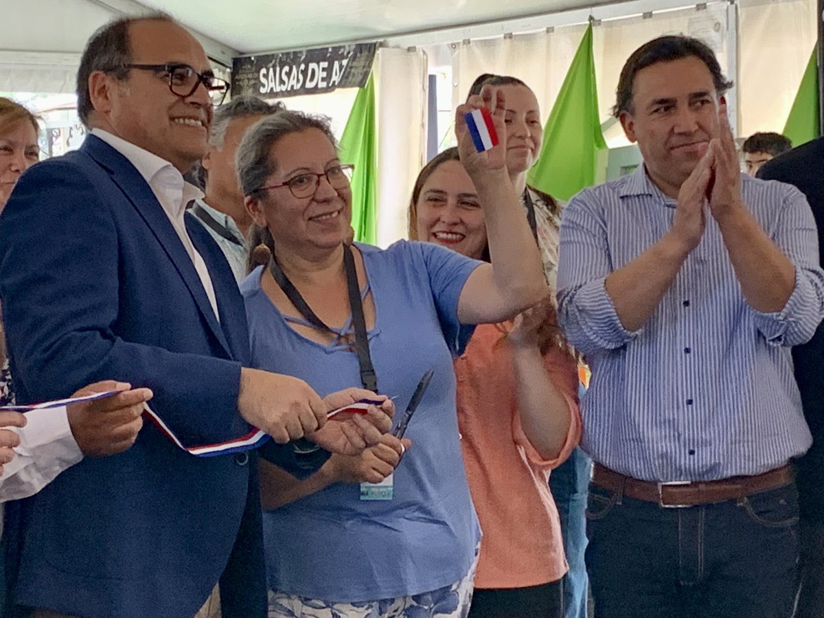 Nuestro Director Reg. <a href="/carrenoleo/">Leandro Carreno</a> inaugura la #ExpoSercotec2022 en OHiggins con la presencia del <a href="/DPROhiggins/">Delegación Presidencial Regional de O'Higgins</a> Fabio López <a href="/EconomiaOhiggin/">Seremi de Economía de la Región de O'Higgins</a> <a href="/fcaglianos/">francisca cagliano</a> <a href="/CorfoOHiggins/">Corfo O'Higgins</a> <a href="/osc_avila/">Óscar Ávila Méndez.</a>, Fabrizio Carvacho Center manager #PortalJumboRgua y Coord. de los Centros de Negocios de #Sercotec 🛍