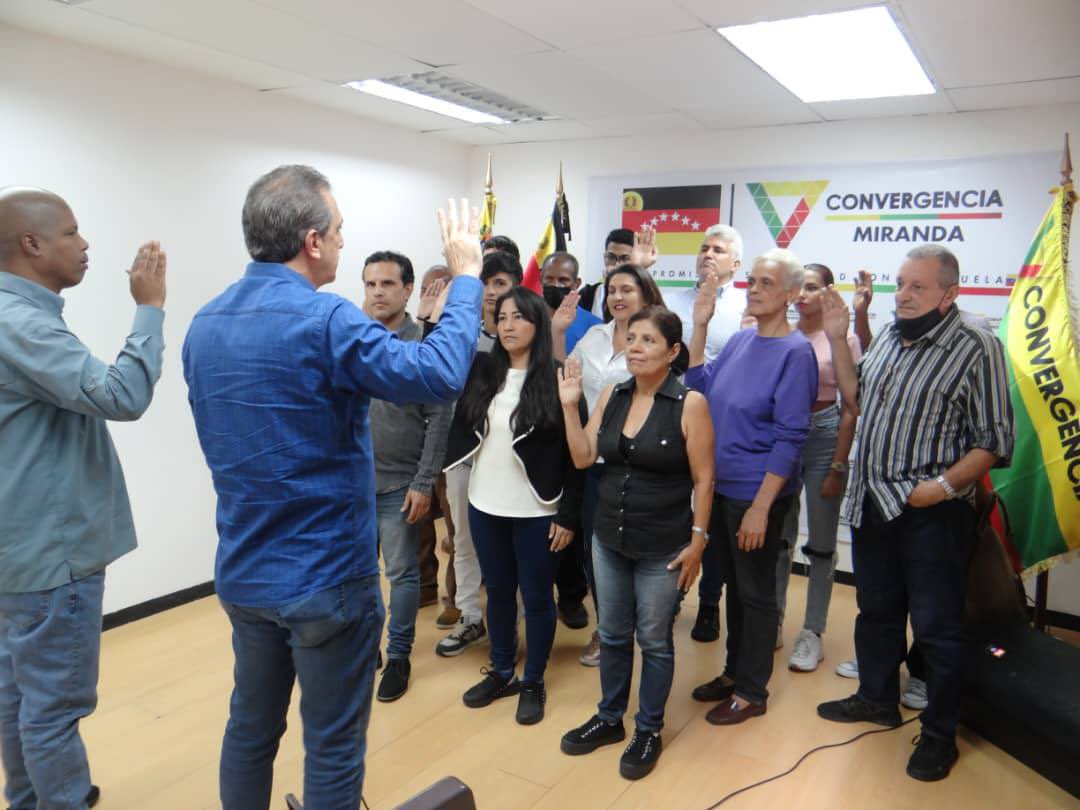 BiagioPilieri's tweet photo. Desde el estado #Miranda juramentamos la Comisión Promotora de Convergencia #Chacao. 

Extraordinaria reunión donde conversamos sobre el trabajo que debemos realizar para lograr materializar el cambio junto a nuestro compañero @YimiLonga coordinador del Estado Miranda + https://t.co/anroepzFul