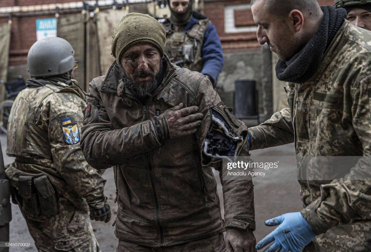 antiputler_news's tweet photo. Бойцы ВСУ прошедшие Ад под Бахмутом. 

Этот народ заслуживает свое право на жизнь и независимость,этот народ отдает свою жизнь за каждый клочок земли проливая кровь и слезы.

⬇️ https://t.co/YZC3MNpSxm