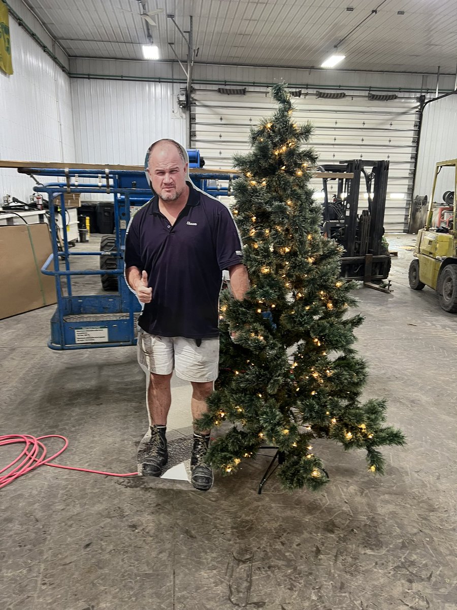 bobby_lyons97's tweet photo. Happy to have @Shawridgefarm be a part of the Arthur Christmas parade tomorrow! 

@MaizeingPete Shon will be down to visit you next week! https://t.co/tSoMghLFm0