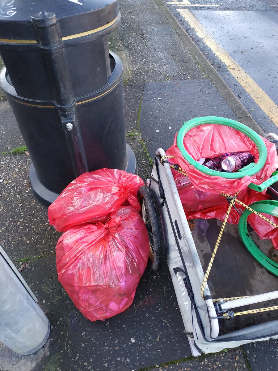 An inpromptu pick at lunch time today resulted in 5 bags of litter and 1 of recycling.

Drains are definitely an issue this time of year, something <a href="/PeterboroughCC/">Peterborough City Council</a> and <a href="/AnglianWater/">Anglian Water</a> should be addressing.

Bags 69/312

#SustainablePeterborough 💚♻️💙💧