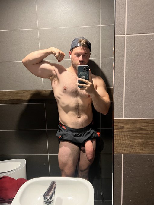 Not far off being in 3rd leg territory 👅 https://t.co/9UNeRxecJg