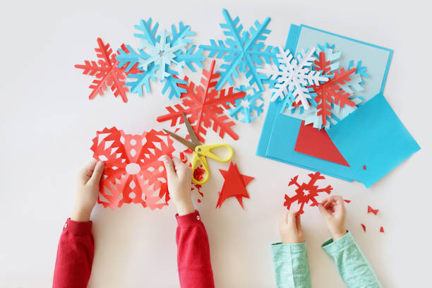 After School Club: Winter Crafts (Monday December 19th)
.
Join us from 4:00PM-5:00PM and create an assortment of winter crafts.
.
For children ages 6-12. 
.
Register in branch or by calling 416-393-7706: ow.ly/XNhE50LNTpY