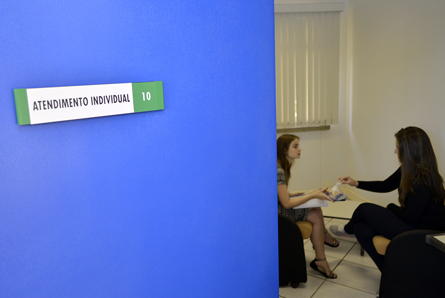 unimep's tweet photo. O curso de psicologia completa 50 anos de oferecimento na Unimep. Para celebrar essa trajetória, alunos e docentes da graduação planejaram eventos distintos para a Semana de Comemoração dos 50 anos do curso de Psicologia. Confira aqui: https://t.co/laDLVxSxMj e participe! https://t.co/j1fzYlQjcd