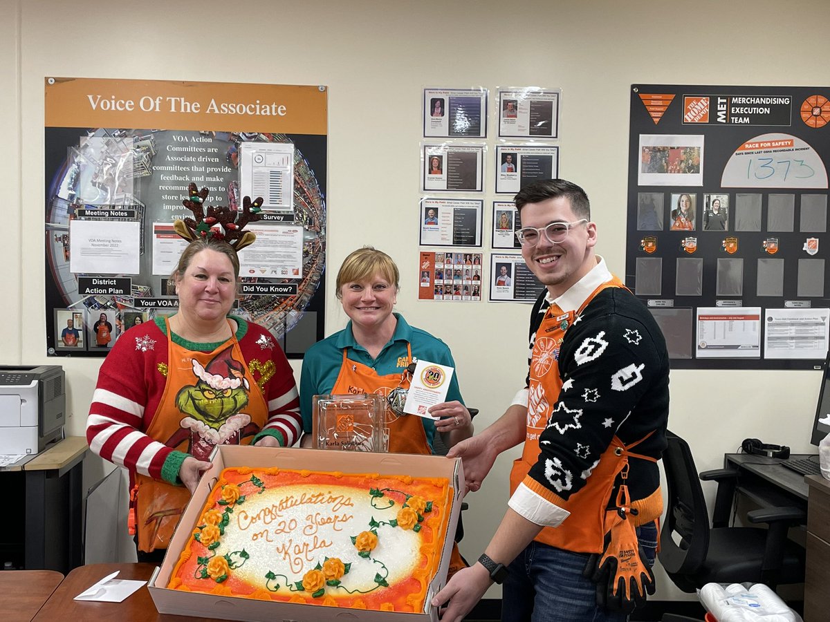 Celebrating Karla’s 20 year anniversary today! <a href="/AngeliqueW_THD/">Angelique Wilson</a> @BJBlanchette29 <a href="/CrystalJuntila/">Crystal Juntila</a> @DepotHawkins <a href="/KathrynRuff8/">Kathryn Ruff</a>