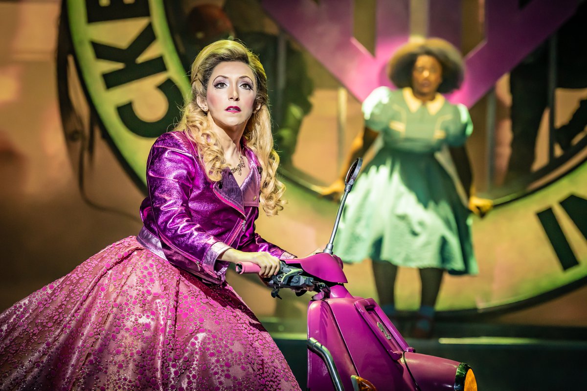 EM_Theatre's tweet photo. @CurveLeicester 5* review by @UON_MHarper for #TheWizardOfOz directed by @NikolaiFoster https://t.co/jHtr746PIf @JonnyFines @ECGMitchell @GeorginaOnuorah @iam_benthompson @XtinaBianco1 ... tells the tale with all the wonder you could hope for and so much more. @whatsoninleics https://t.co/cnVpMJLeU7