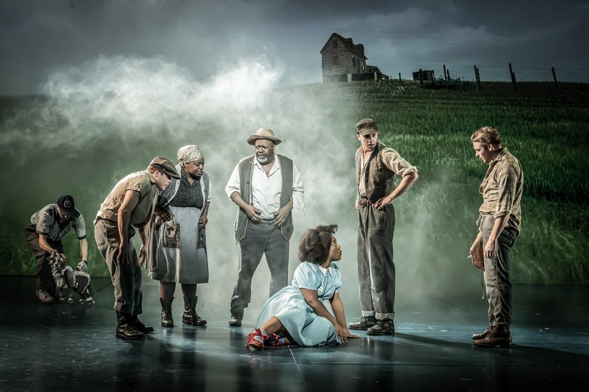 EM_Theatre's tweet photo. @CurveLeicester 5* review by @UON_MHarper for #TheWizardOfOz directed by @NikolaiFoster https://t.co/jHtr746PIf @JonnyFines @ECGMitchell @GeorginaOnuorah @iam_benthompson @XtinaBianco1 ... tells the tale with all the wonder you could hope for and so much more. @whatsoninleics https://t.co/cnVpMJLeU7