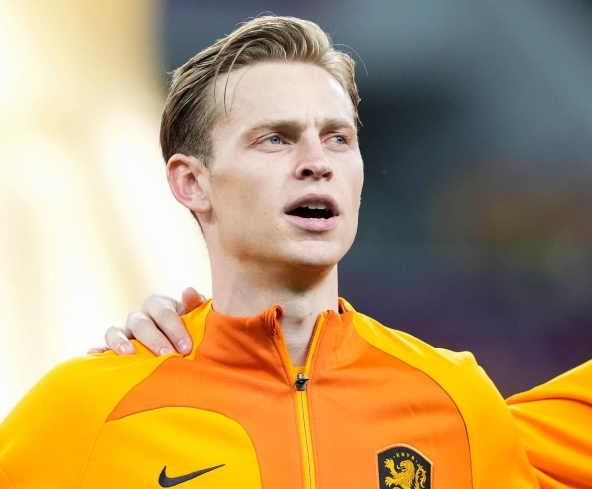 📊| Frenkie de Jong 🆚 Ecuador:

• 90 minutes 
• 85 touches
• 63/68 passes completed (93%)
• 7 passes into final third
• 9/11 ground duels won
• 2/3 aerial duels won
• 9 tackles
• 0 times dribbled past
• 2 interceptions
• 5 recoveries

Maestro 🎩 #FIFAWorldCup #NEDECU