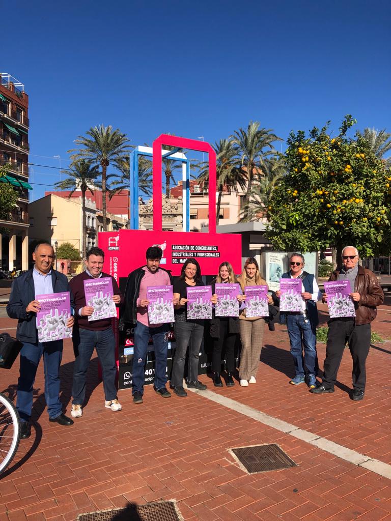 Acipmar's tweet photo. Socios de @Acipmar apoyando el 25N "Día Internacional para la Eliminación de la Violencia contra las mujeres" @AjuntamentVLC https://t.co/oVk2tj7b3k