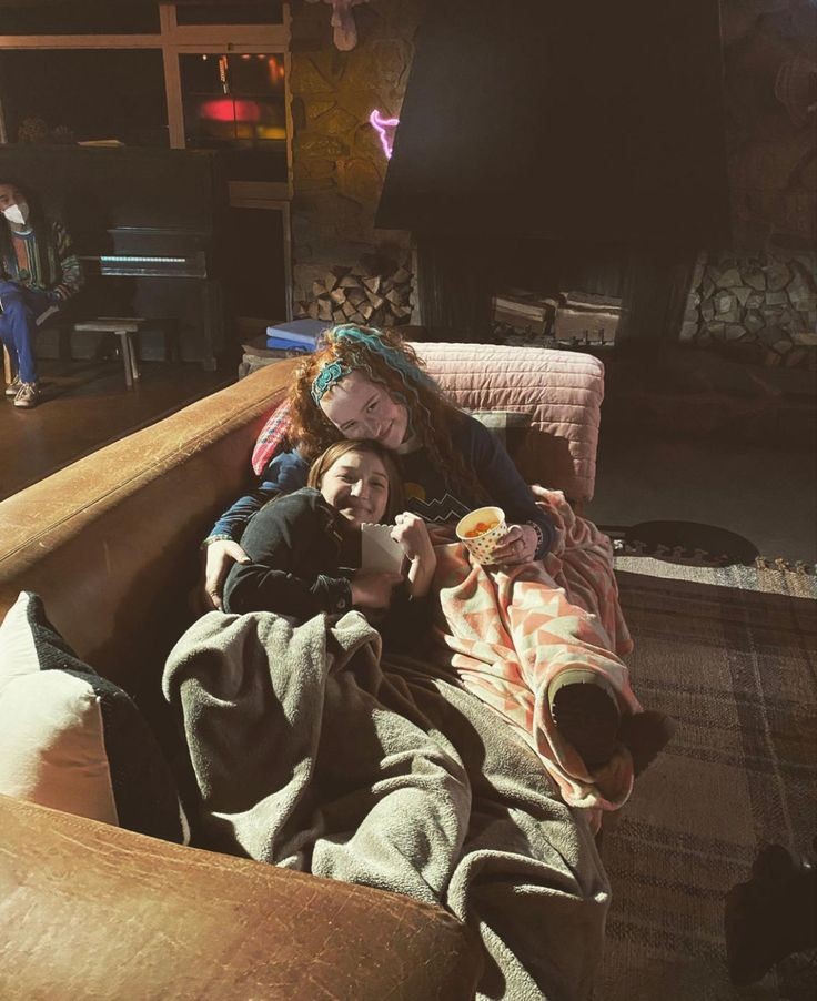ash1ynmoon's tweet photo. Thankful for these lovely people I can call family!! 
alot more pics where that came from https://t.co/nlxsuYDEtM