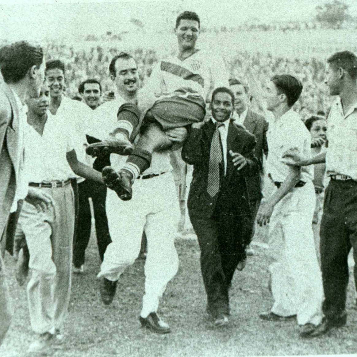 BetMGM's tweet photo. USA against England in World Cup history:
- 1950: USA beats England 1-0
- 2010: 1-1 draw
- 2022: 🤔 https://t.co/U4tiUOYmgy