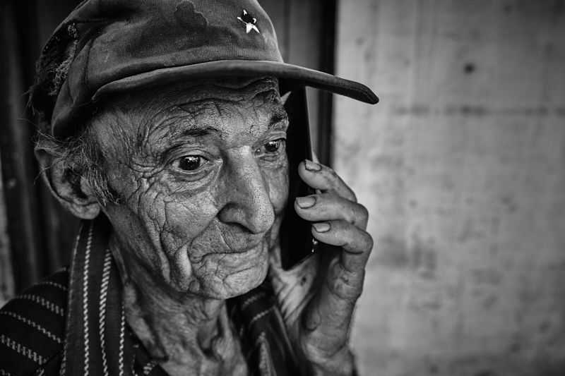 ConcufotoENS's tweet photo. La serie “El Abuelo”, es la obra ganadora de la categoría Economía del Cuidado del 28 Concurso Latinoamericano de Fotografía Documental “Los Trabajos y los Días”. Su autor es David López Cruz, joven fotógrafo de la ciudad de Matanzas, Cuba.
https://t.co/KNfHZjHJuh https://t.co/CUX4YwPb8n