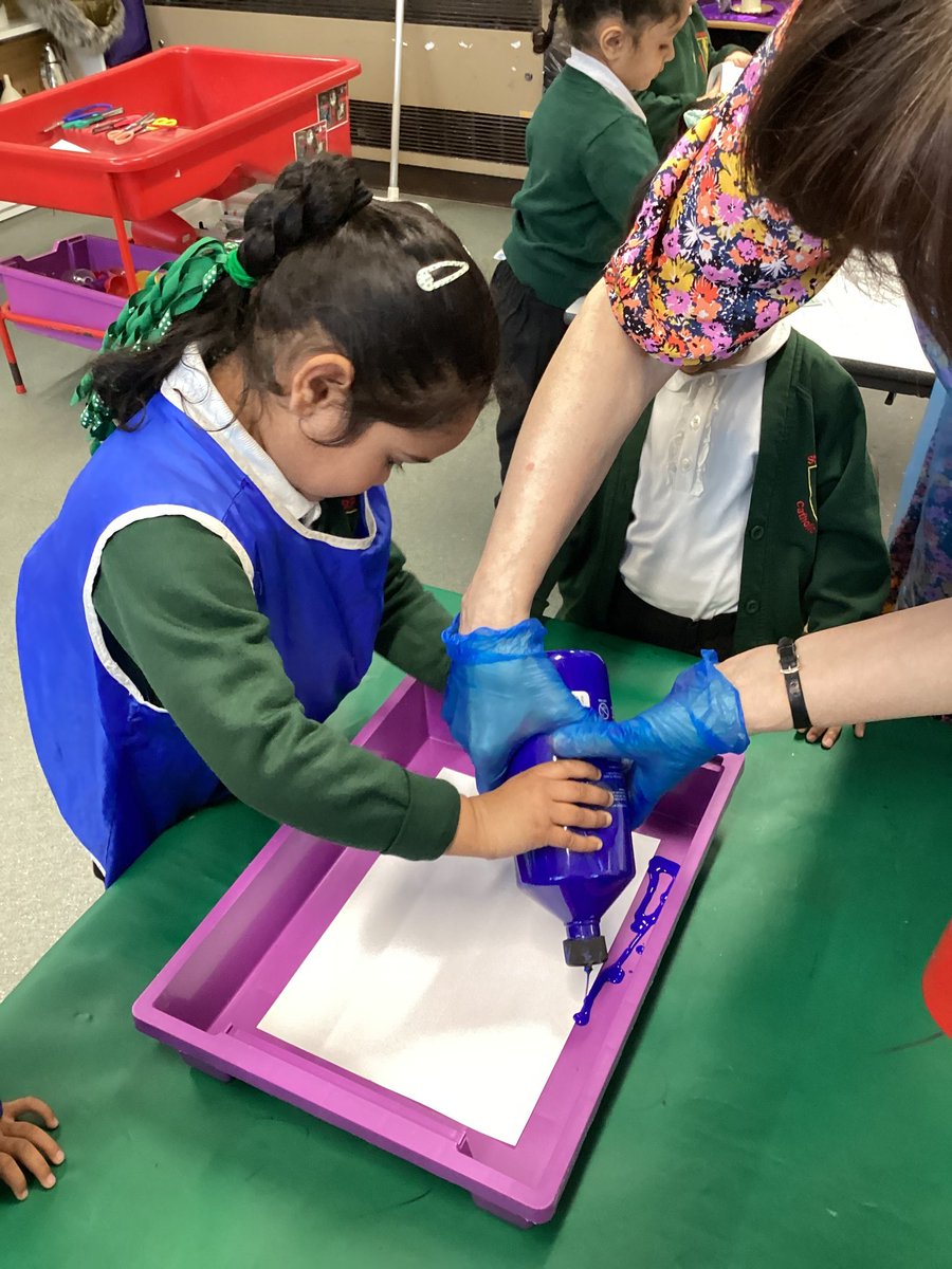 StPatricksLeic's tweet photo. This week, the children in our nursery have been learning about the artist Jackson Pollock. They compared his work to the work of Ed Sheeran and enjoyed creating their own masterpieces, which they look forward to sharing with parents.
#eyfs #art #atweek #Jacksonpollock #EdSheeran https://t.co/SEjhMFlSUQ