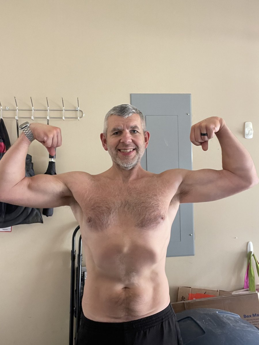 everydaymystic_'s tweet photo. Turkey day training. 6 weeks in!
#biohacked https://t.co/nnIPY8hUVH