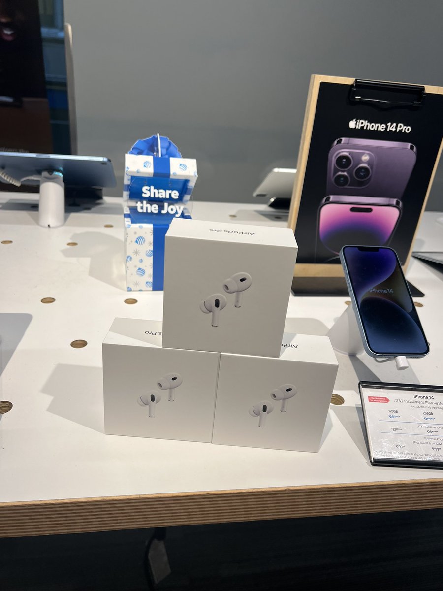 Vic_M_BlueLink's tweet photo. One of our favorite accessories at DTX, Airpod Pros! @emilywiper @TheRealOurNE @firas_smadi @BaezYasmine #ourNE #wiNEverything https://t.co/R2EnqyOmI7