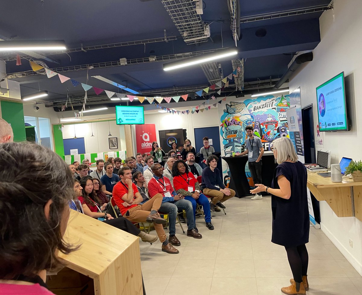 We_Forge's tweet photo. 🪑Laure Rondeau, cofondatrice de Revisit, ouvre l’évènement avec l’histoire de son entreprise, née lors d’un #SWAngers https://t.co/3qsRqQWJLt