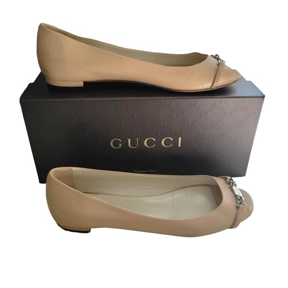 ErinLCBW's tweet photo. So good I had to share! Check out all the items I'm loving on @Poshmarkapp #poshmark #fashion #style #shopmycloset #shoedazzle #gucci #poshpeanut: https://t.co/poML5rjamm https://t.co/Sm0UNbe524