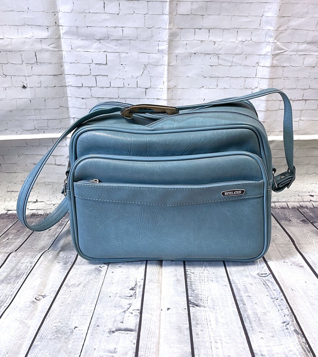 myvintage's tweet photo. Vintage Holdall | 1960s Vintage Blue Revelation Overnight Bag
https://t.co/cz5efrYJRC #vintage #retro #1960s #luggage #holdall #gymbag #vintageluggage #1960sluggage #suitcase #retrosuitcase #vintagesuitcase #collectibles #uniquegift #secondhand #preloved https://t.co/8VFPv5DgVX