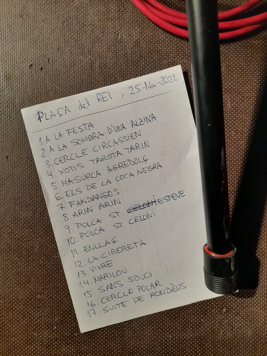 Tot apunt! Comencem en 30'! <a href="/divendresrei/">Divendres a la plaça del Rei</a>