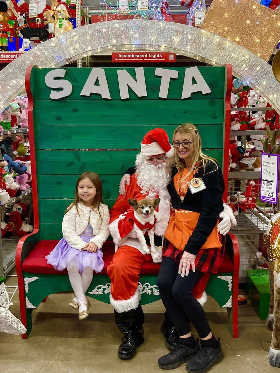 Mike Brescio (@m_bresh) on Twitter photo Black Friday and Santa’s in the House @ 957!!! 🎅  🎄 Black Friday and Santa’s in the House @ 957!!! 🎅  🎄