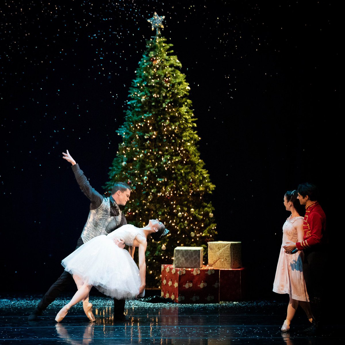 DiabloBallet's tweet image. This Black Friday 🎁Give the gift of an experience with The Nutcracker Suite, by Julia Adam. It&apos;s a classic you won&apos;t want to miss!
Click the link to purchase your tickets today!  diabloballet.org/nutcracker-sui…

#holidays #nutcrackerballet #virtualperformance 
#blackfriday #giftideas