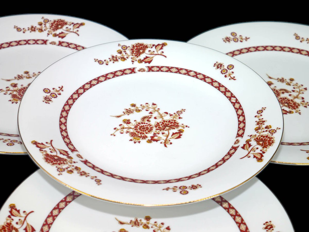 G97816960Girl's tweet photo. Set of Liling Cathay large porcelain dinner plates. https://t.co/onAAMB3vTW via @Etsy #BuyfromGroovy #antiqueshop #tableware #vintagedishes #vintagetableware #EtsySellers #Liling #LilingCathay https://t.co/k3rcPLixQs