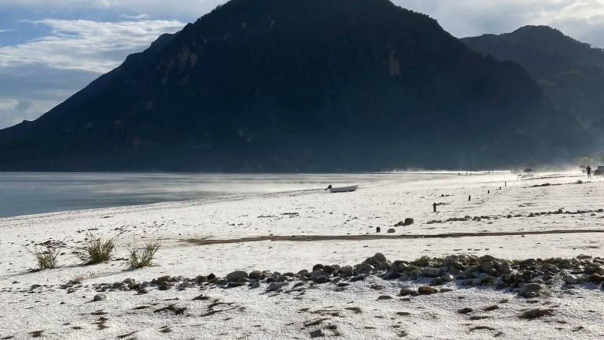 Dünyaca ünlü Çıralı ve Olympos sahili dolu yağışı ile beyaza büründü buff.ly/3F1KcaH